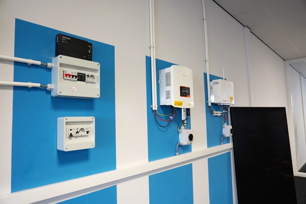 OptimaSolar Showroom Omvormers