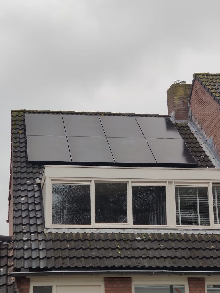 Zonnepanelen met bewolking