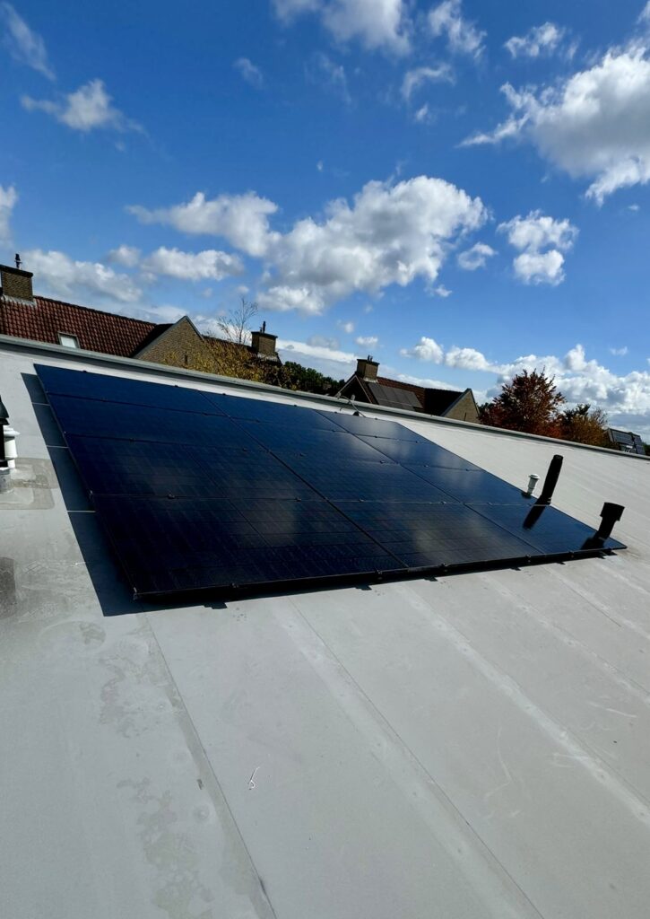 Zonnepanelen PVC dak